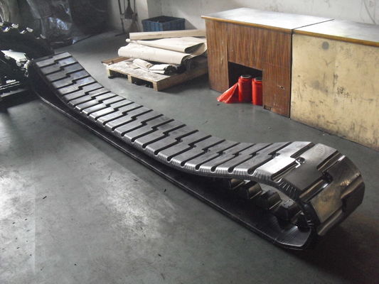 470x152.4x56 Гладкий или гравированный укладчик PF6110 Резиновые рельсы Части асфальтовых мостов с 52 ссылками